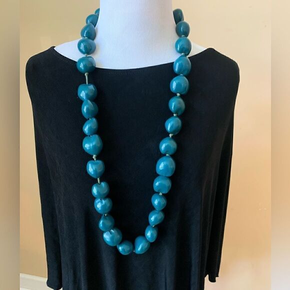 Francesca’s Green Chunky Necklace - Picture 1 of 5